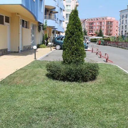 Aqua Blue Sea View Penthouse Солнечный берег
